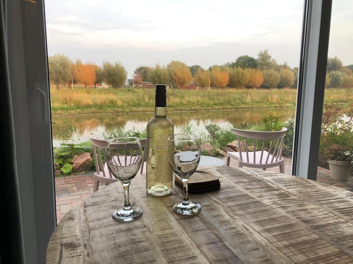 B&B Snurk Stiens, Fijn Verblijf Aan Open Vaarwater Екстер'єр фото