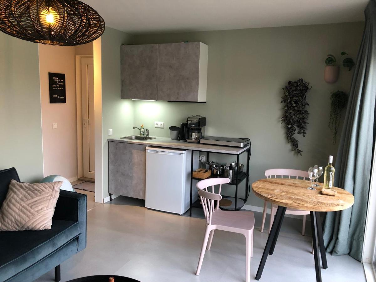 B&B Snurk Stiens, Fijn Verblijf Aan Open Vaarwater Екстер'єр фото